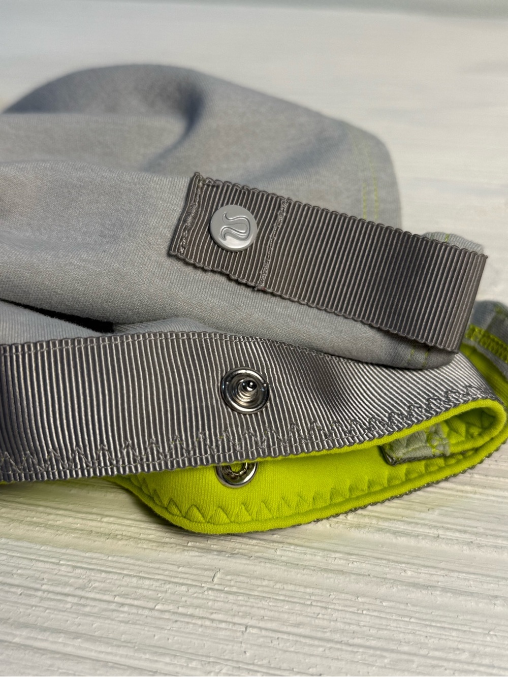 lululemon vinasa Grey and hi vis Neon Yellow Scarf